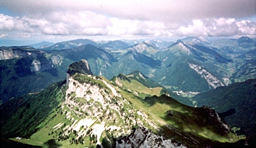Looking north-east from over the top of Le Lanfonnet